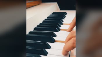 A Mellotron M4000D with a custom M400 cabinet being played