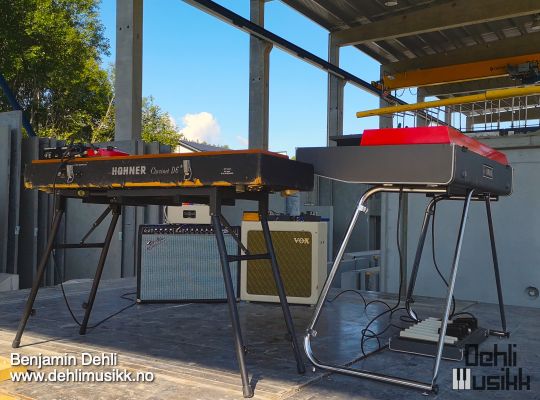 A Hohner Clavinet D6 and a Yamaha YC-25D organ with Fender Twin Reverb and Vox AC15H1TV amplifiers