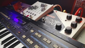 A Casio CZ-101 synthesizer, a Chase Bliss Audio & Meris CXM 1978 reverb and an Electro-Harmonix Deluxe Memory Man analog delay